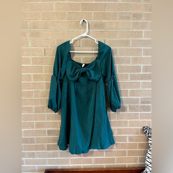 Elegant Green Mini Dress - Picture 2 of 5